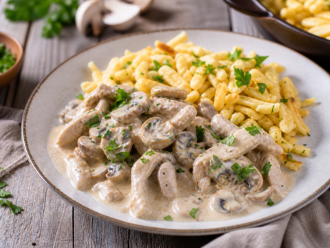 Putenrahmgeschnetzeltes mit Spätzle - zdjęcie 1