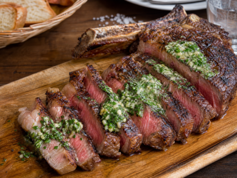 Côte de bœuf grillée au beurre maître d’hôtel - zdjęcie 1
