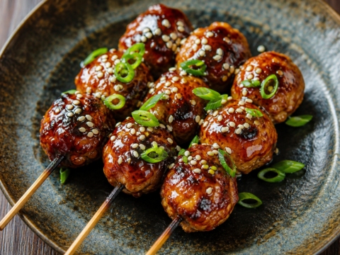Tsukune yakitori – japońskie grillowane klopsiki z kurczaka w sosie tare - zdjęcie 1