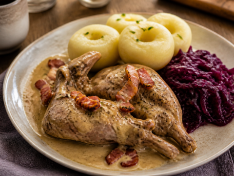 Królik pieczony po śląsku w śmietanie - zdjęcie 1