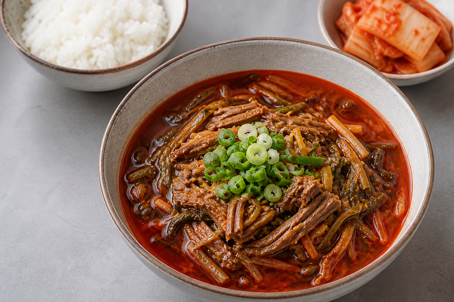 Yukgaejang – koreańska pikantna zupa z szarpaną wołowiną - zdjęcie 3
